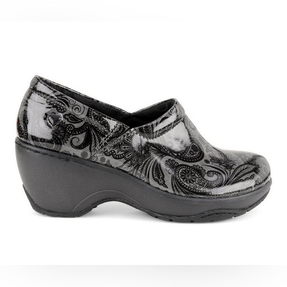Black Patterned Women's Shoes WOMEN'S NURSE MATES BRYAR SLIP-RESISTANT CLOGS - Picture 1 of 15